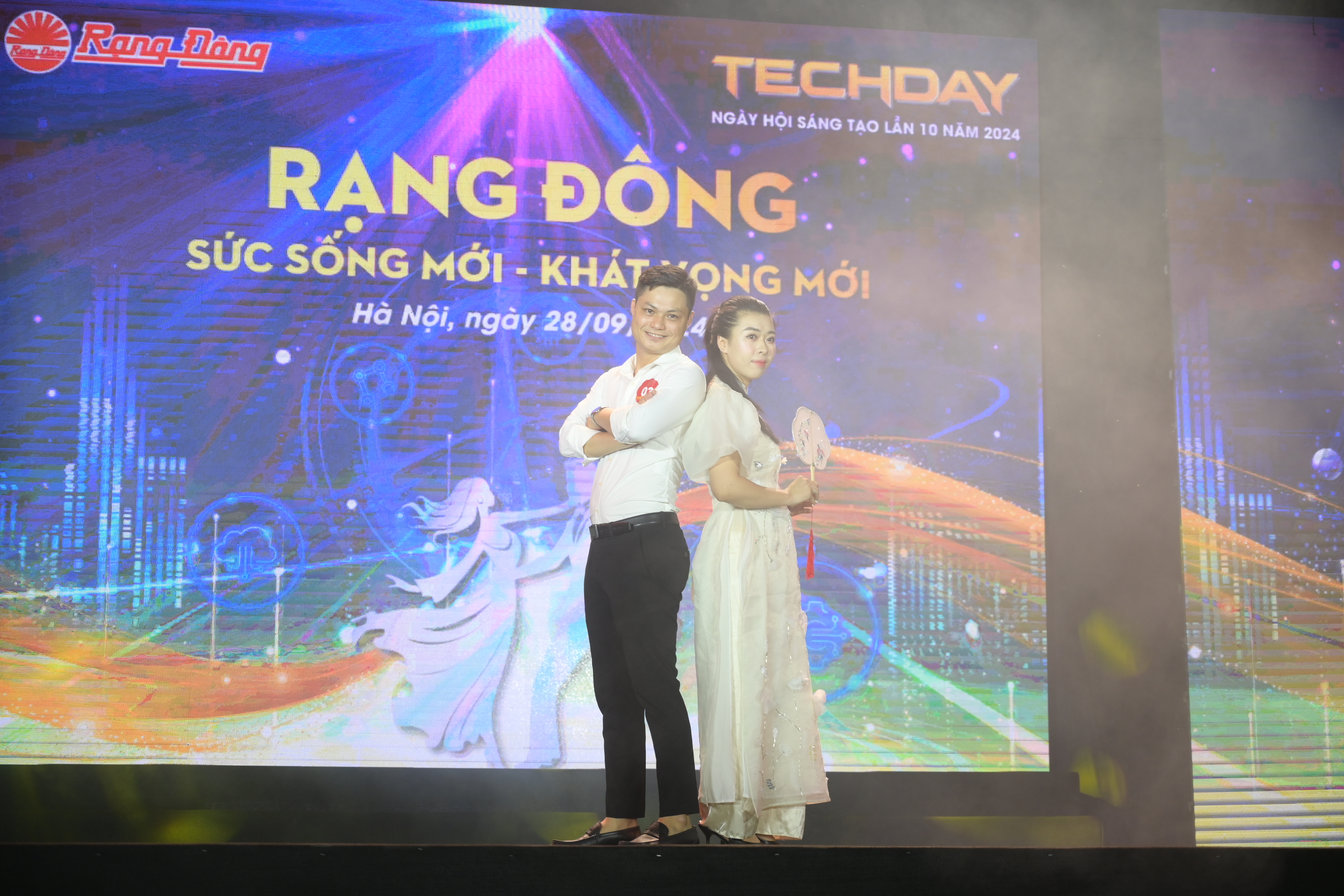 Cặp đôi số 03 Hoàng Văn Hiệp (Phòng Bảo vệ 2) và Long Thị Mỹ (Ngành Ruột phích) 
